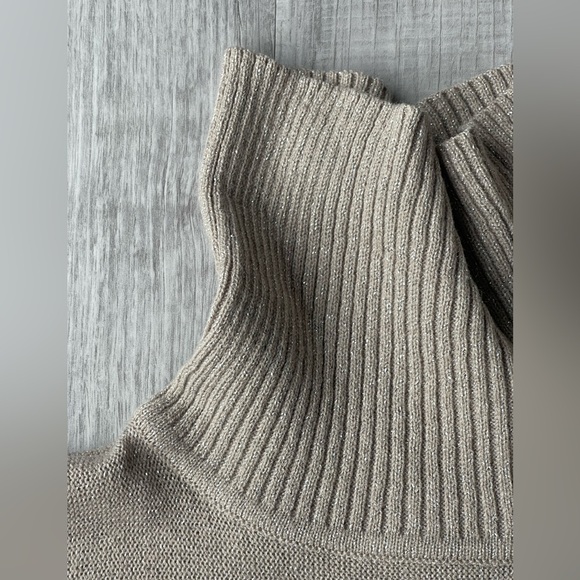 Express sweater, size XS. - Picture 3 of 16